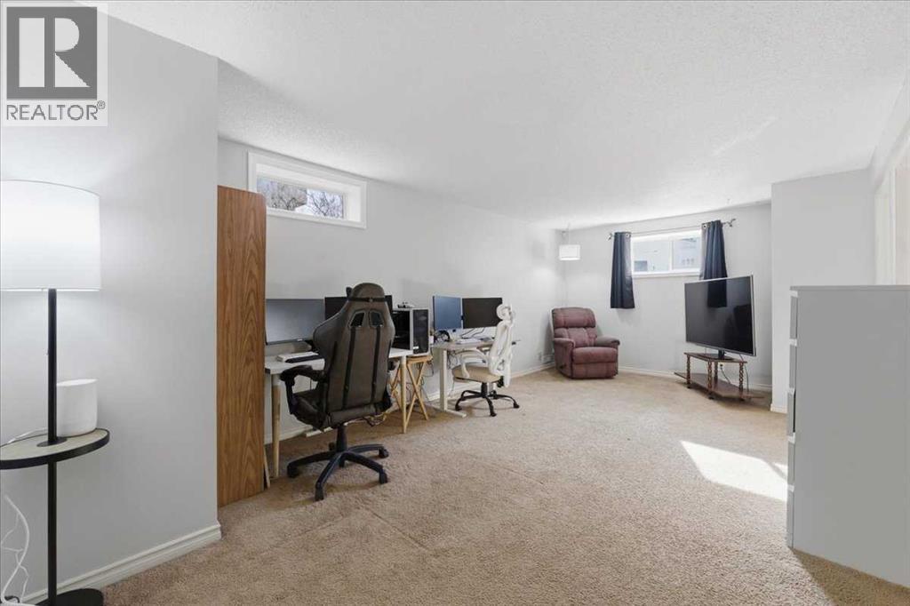 Single Family House Bi-level for Sale in  Macewan Glen Drive NW MacEwan Glen Calgary 