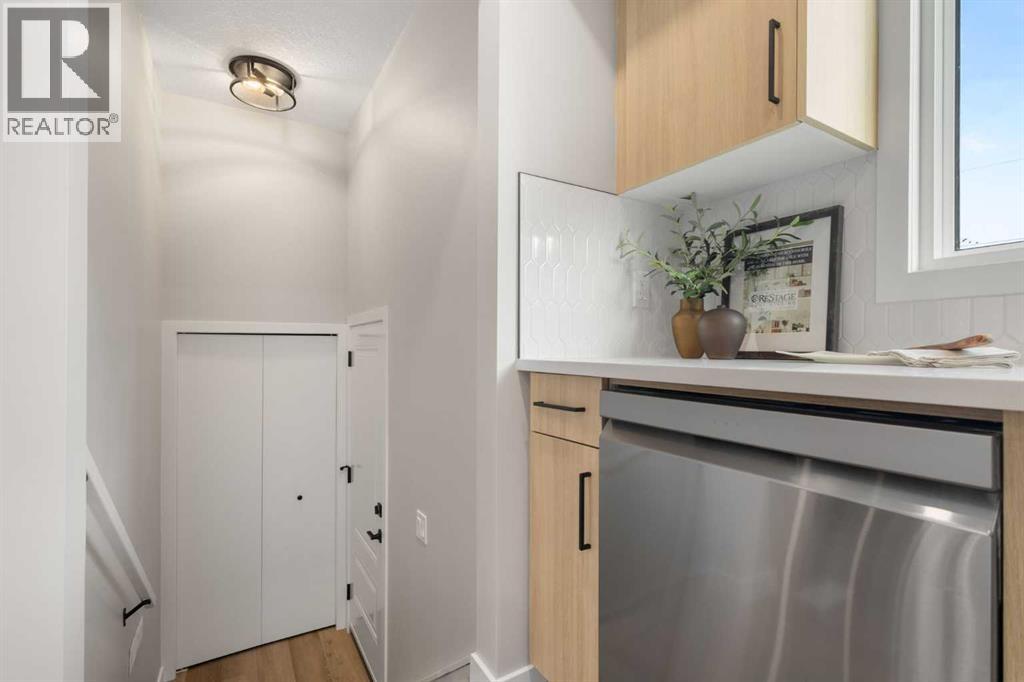 Single Family House Bi-level for Sale in  Silver Brook Road NW Silver Springs Calgary 