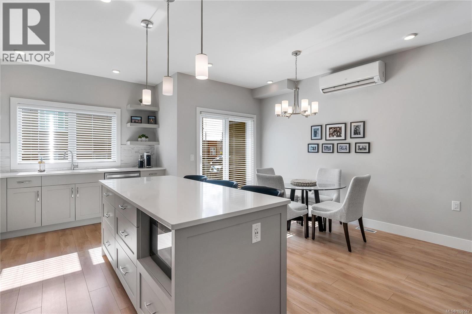 #13 4355 VIEWMONT AVE - 12