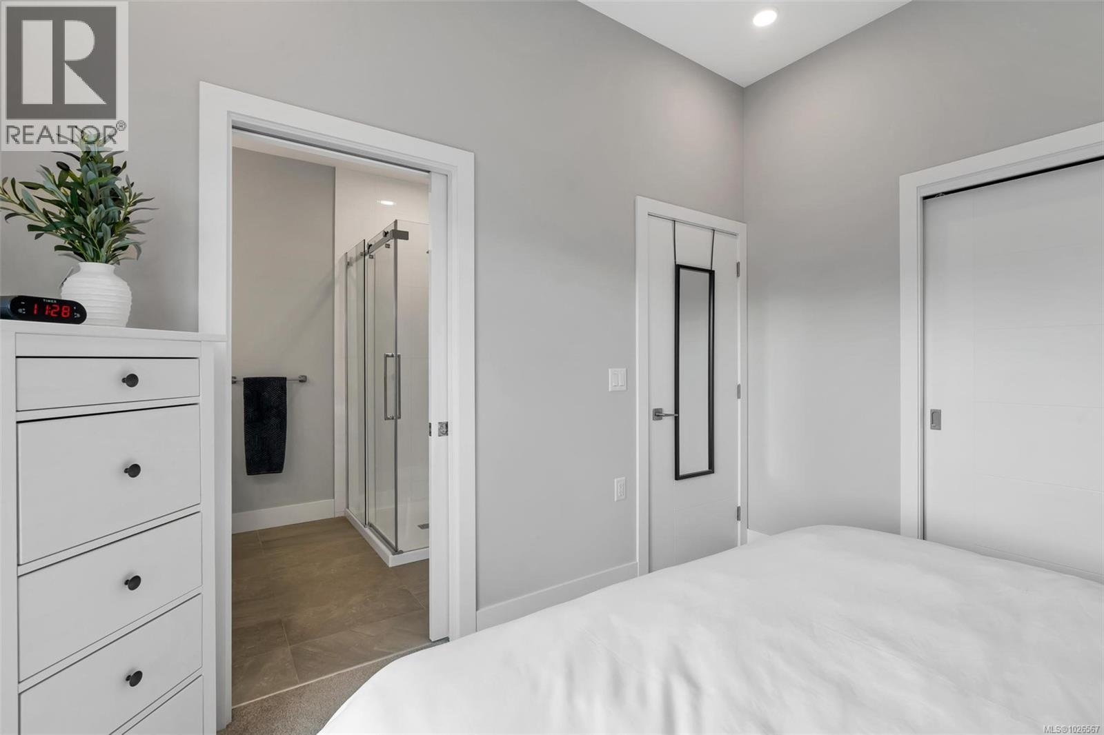 #13 4355 VIEWMONT AVE - 19