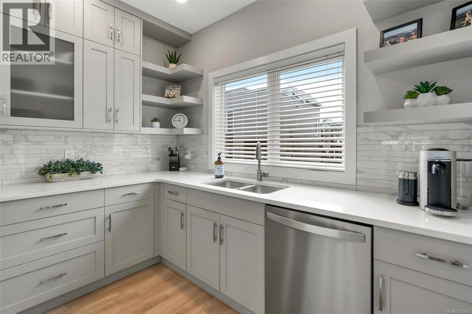 #13 4355 VIEWMONT AVE - Image 3