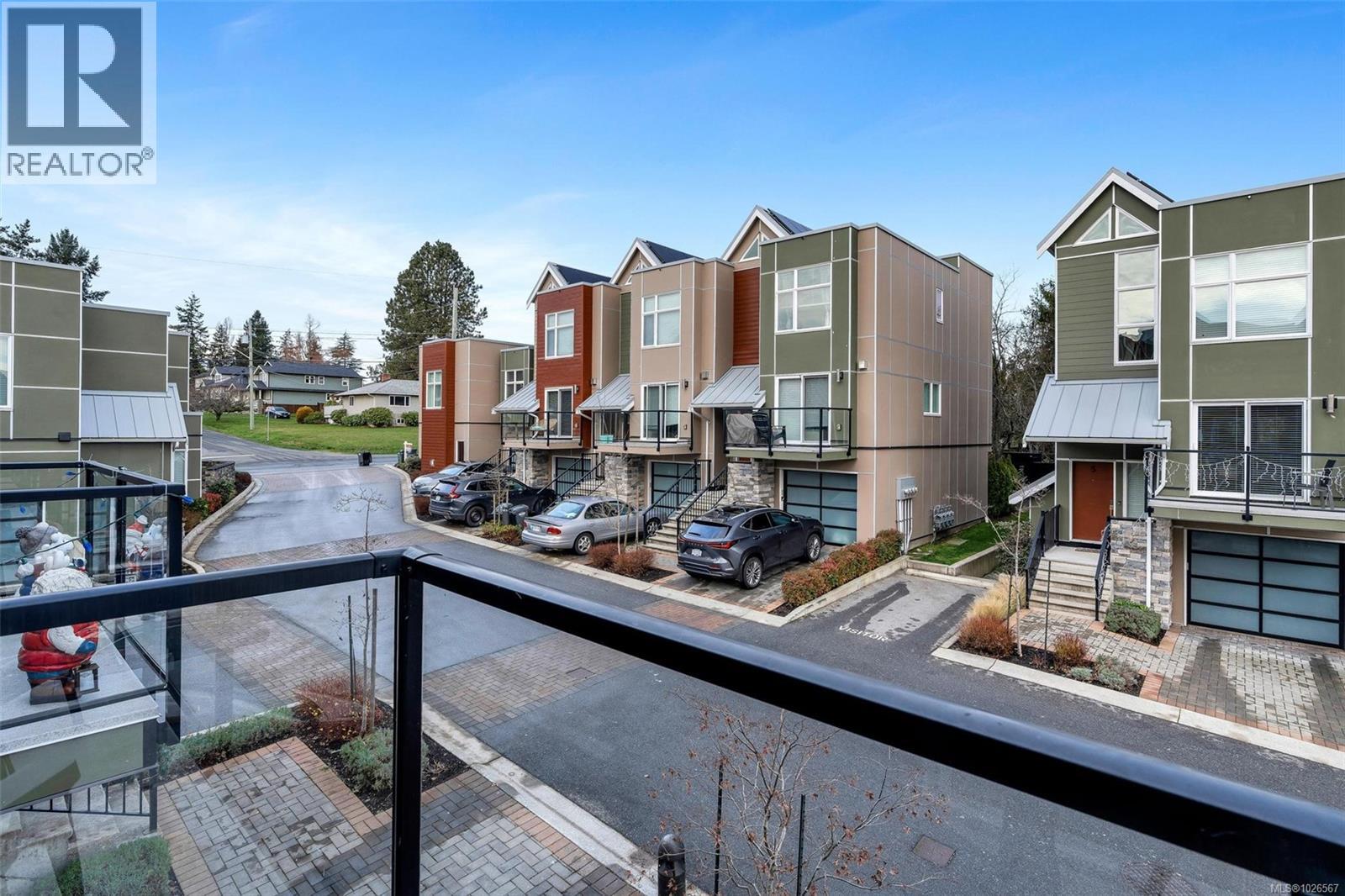 #13 4355 VIEWMONT AVE - 16