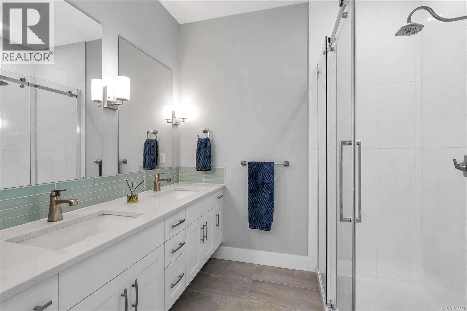 #13 4355 VIEWMONT AVE - 20