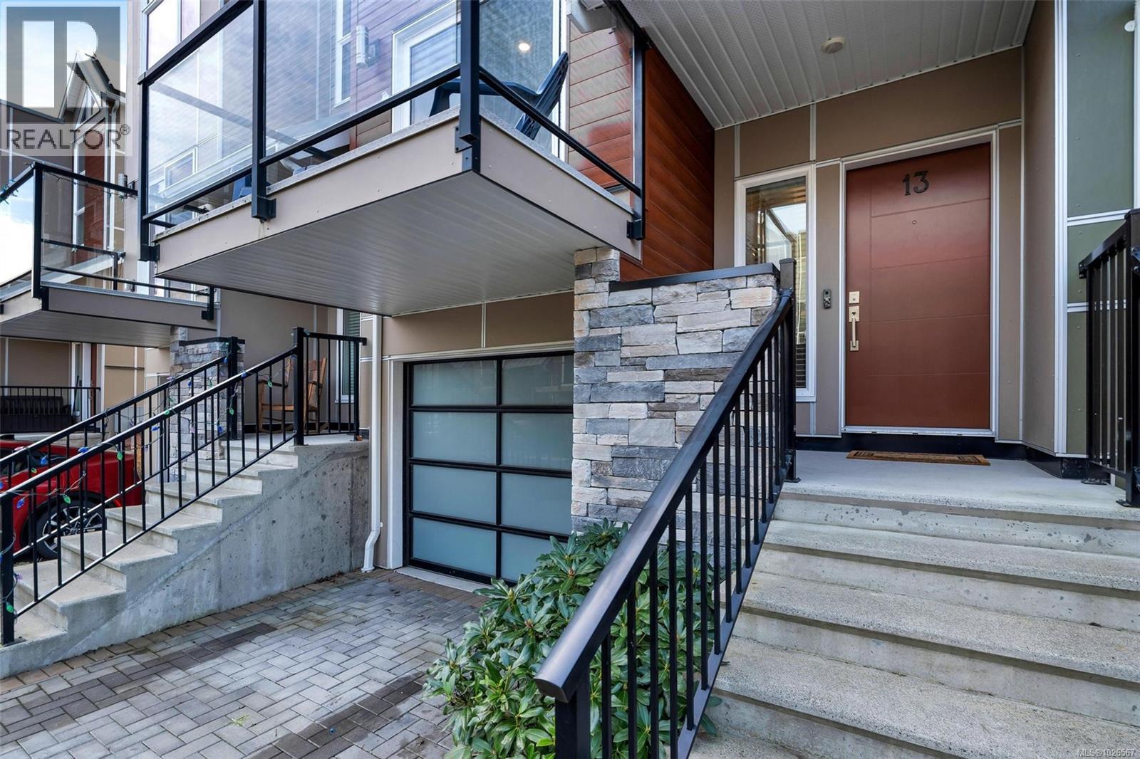 #13 4355 VIEWMONT AVE - 37