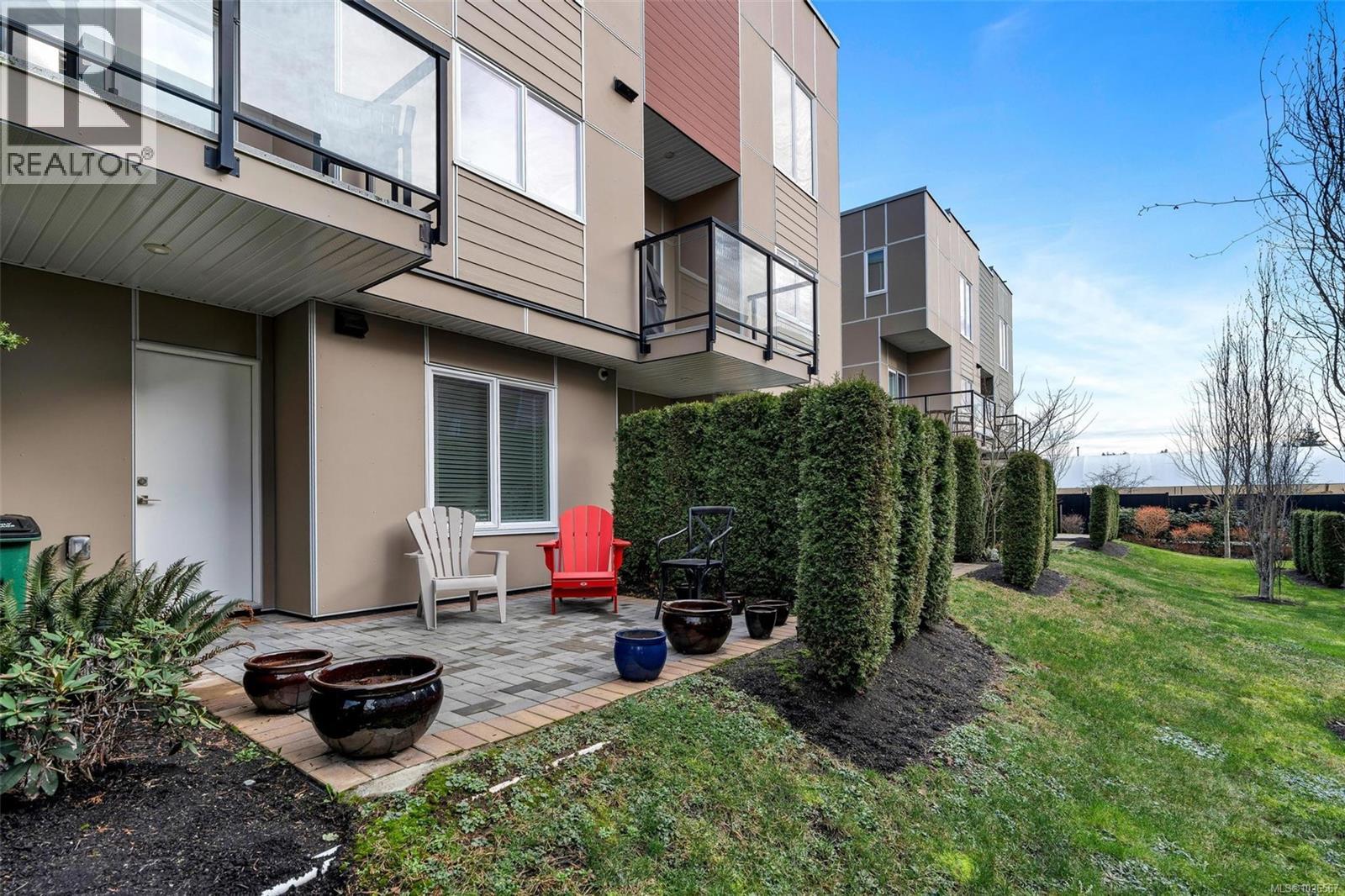 #13 4355 VIEWMONT AVE - 33