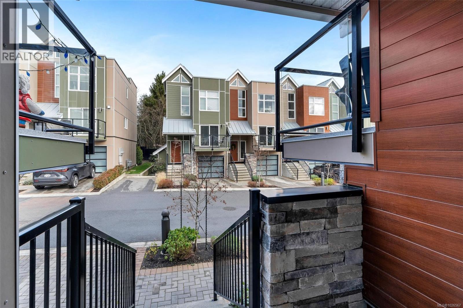 #13 4355 VIEWMONT AVE - 38