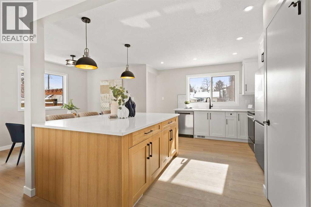 Single Family House 4 Level for Sale in  Silverview Way NW Silver Springs Calgary 