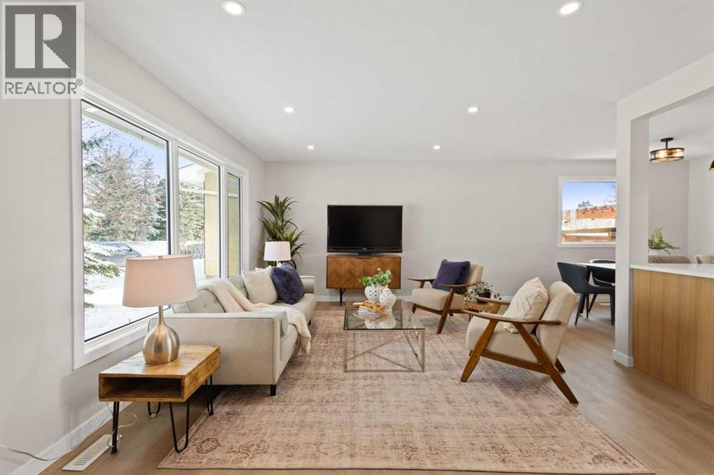 Single Family House 4 Level for Sale in  Silverview Way NW Silver Springs Calgary 