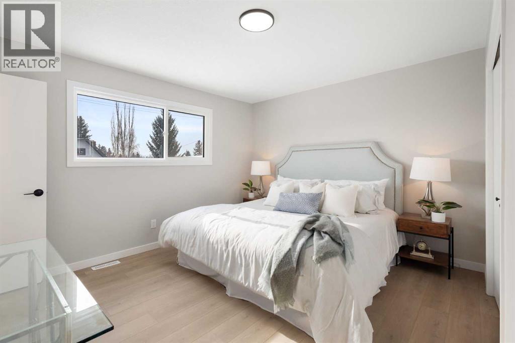 Single Family House 4 Level for Sale in  Silverview Way NW Silver Springs Calgary 