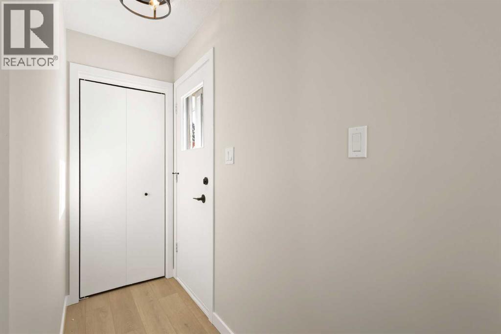 Single Family House 4 Level for Sale in  Silverview Way NW Silver Springs Calgary 