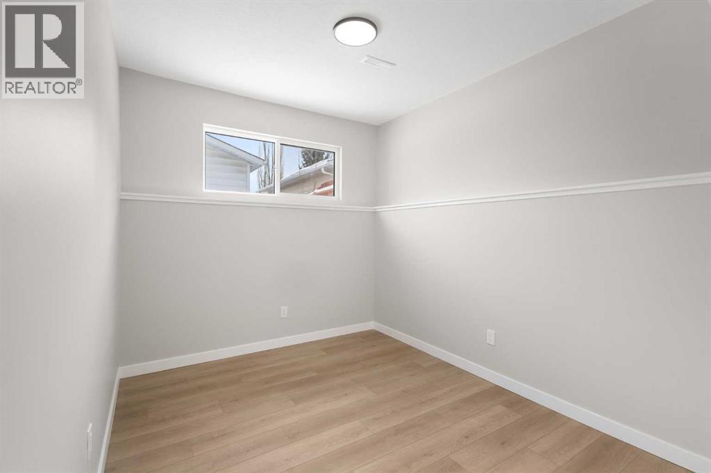 Single Family House 4 Level for Sale in  Silverview Way NW Silver Springs Calgary 