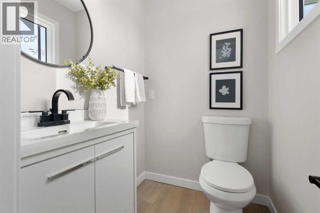 Single Family House 4 Level for Sale in  Silverview Way NW Silver Springs Calgary 