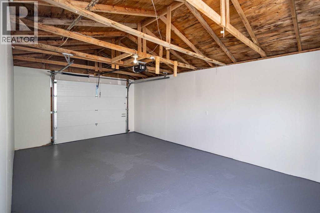 Single Family House 4 Level for Sale in  Silverview Way NW Silver Springs Calgary 