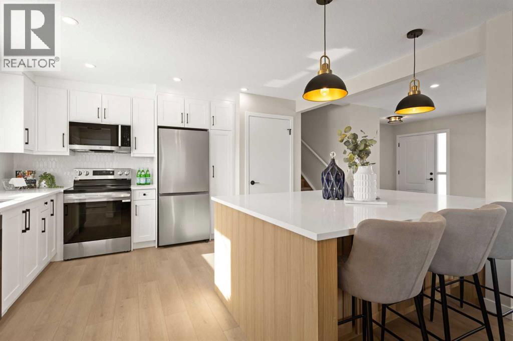 Single Family House 4 Level for Sale in  Silverview Way NW Silver Springs Calgary 