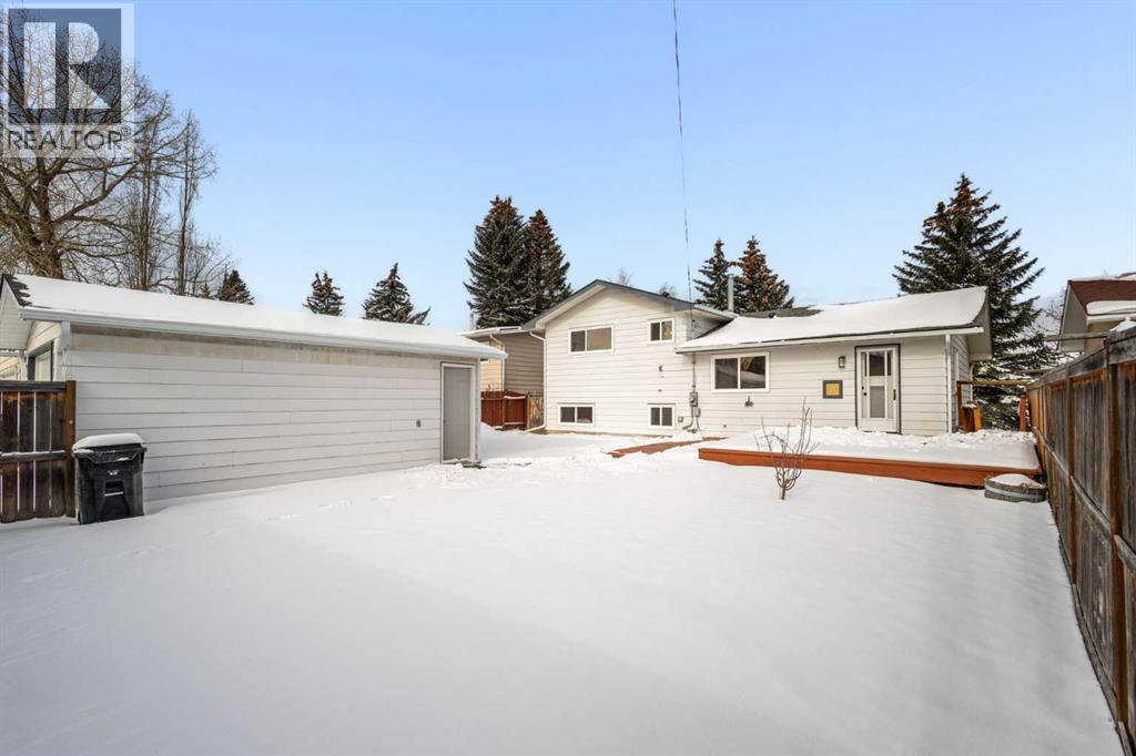 Single Family House 4 Level for Sale in  Silverview Way NW Silver Springs Calgary 