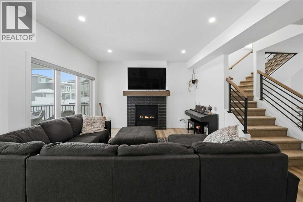 Single Family House for Sale in  Emerald Drive Evergreen Red Deer 