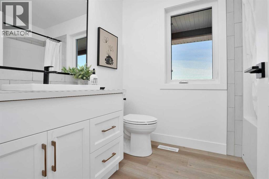 Single Family House for Sale in  Emerald Drive Evergreen Red Deer 