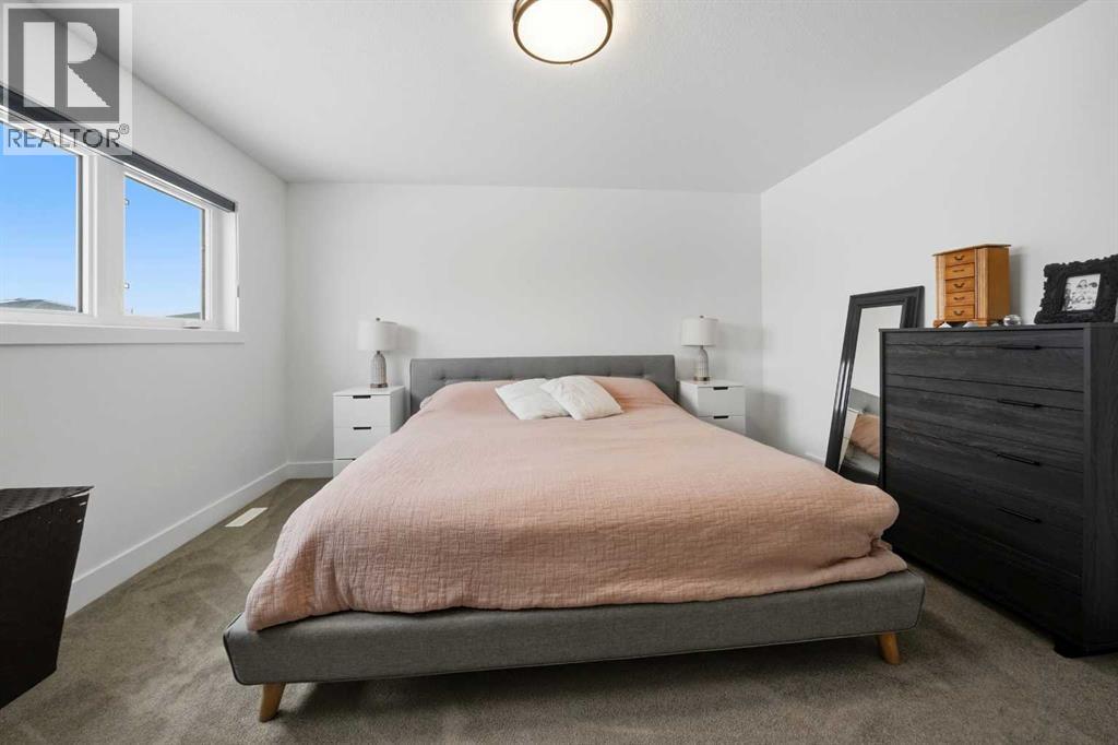 Single Family House for Sale in  Emerald Drive Evergreen Red Deer 