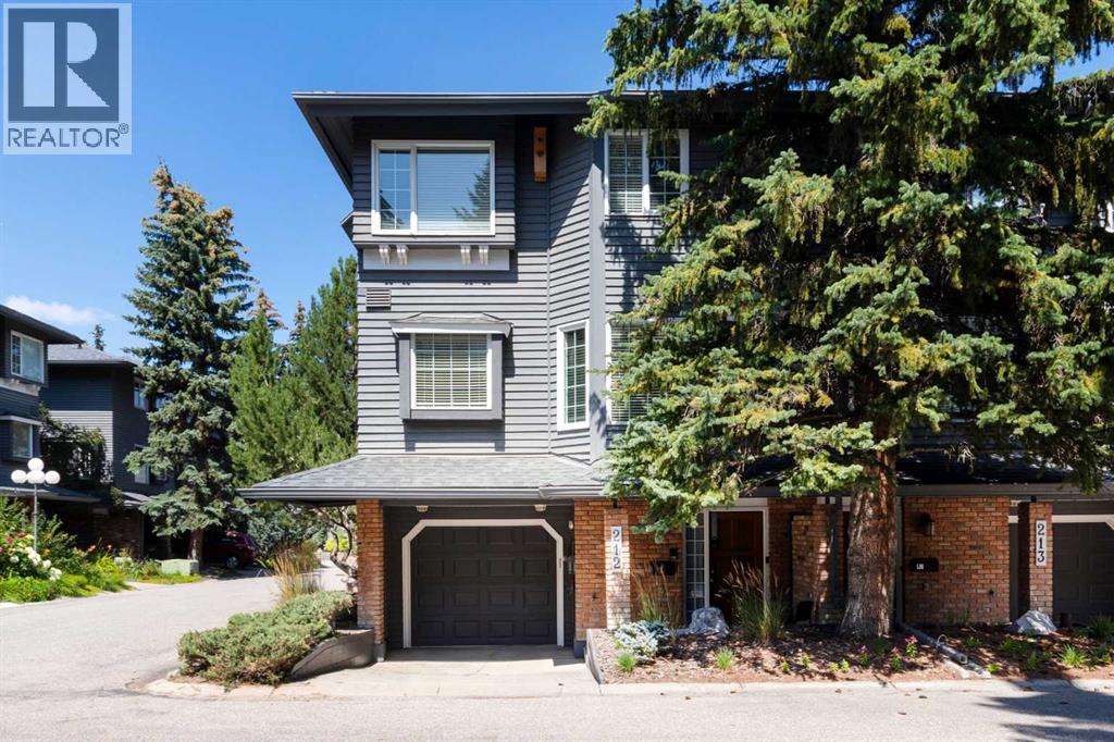 Single Family House for Sale in    Street NW Varsity Calgary 