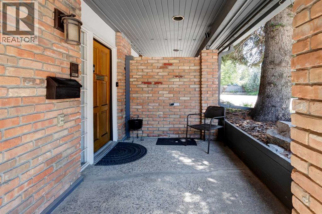 Single Family House for Sale in    Street NW Varsity Calgary 