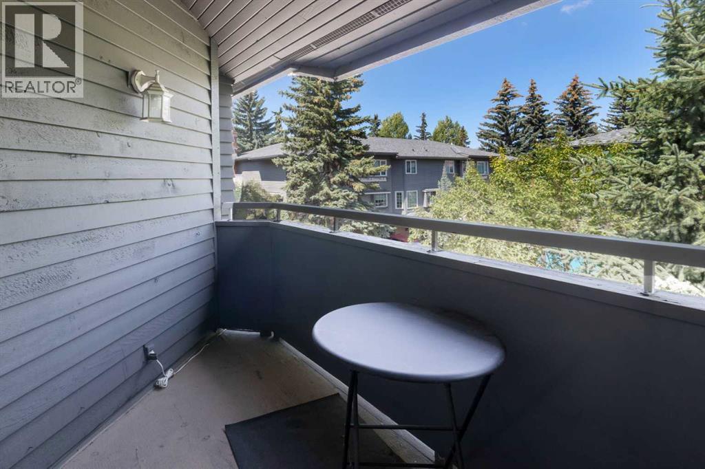 Single Family House for Sale in    Street NW Varsity Calgary 