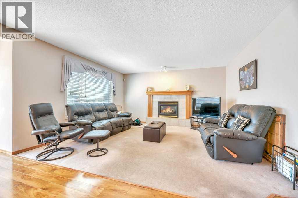 Single Family House for Sale in  Country Hills Green NW Country Hills Calgary 