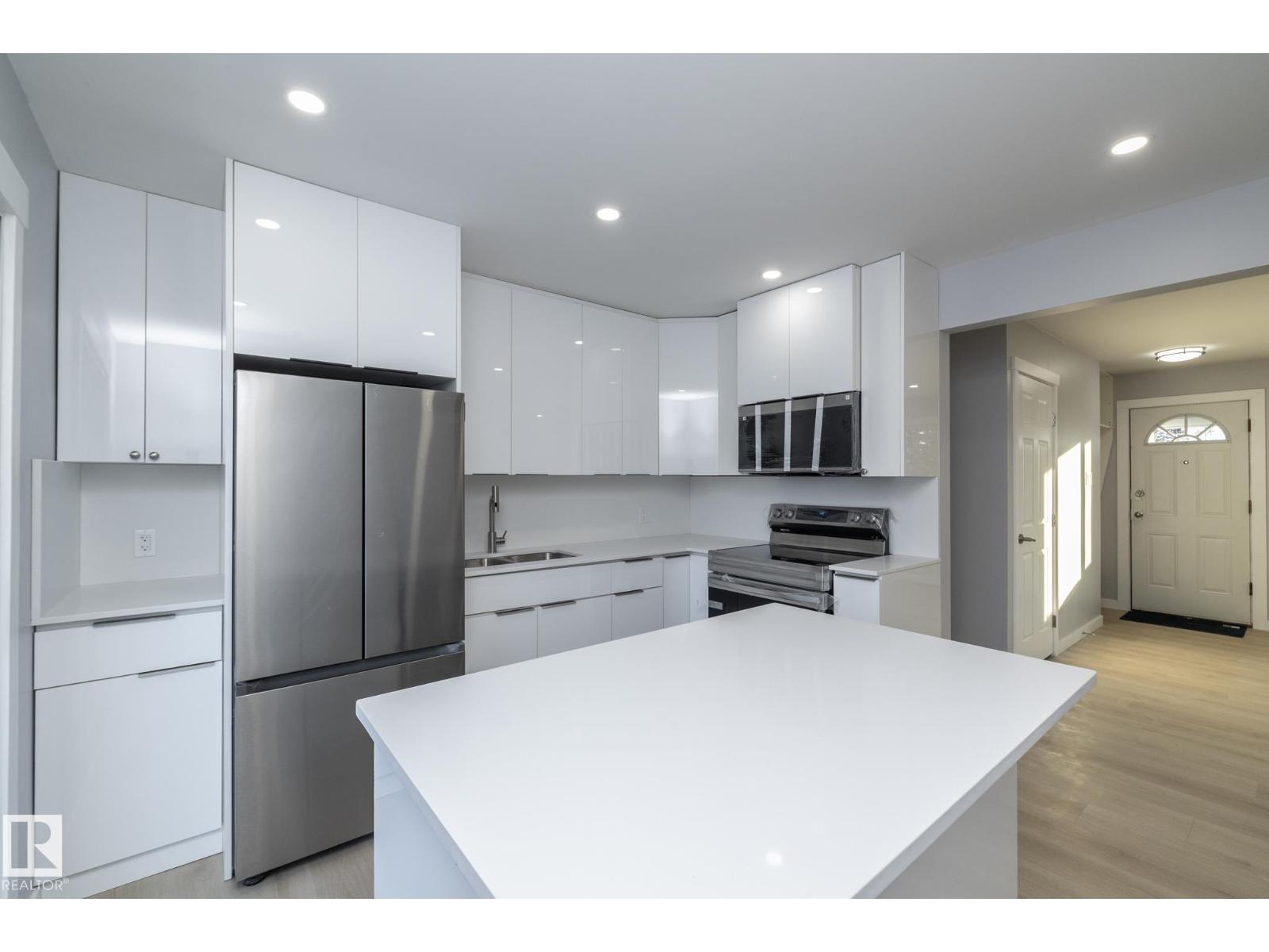 8008 159 ST NW - 7