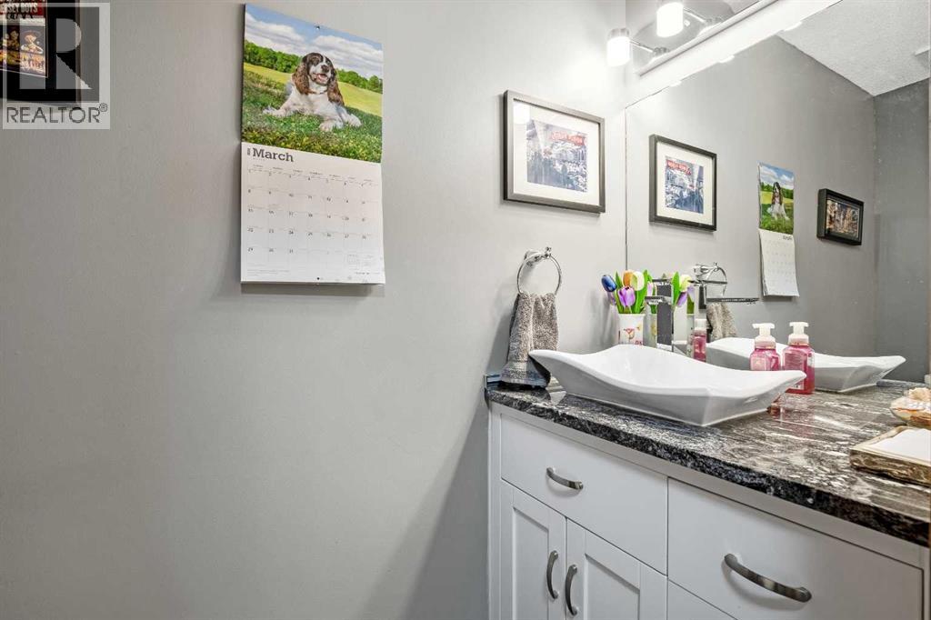 Single Family House for Sale in  Canter Place SW Canyon Meadows Calgary 