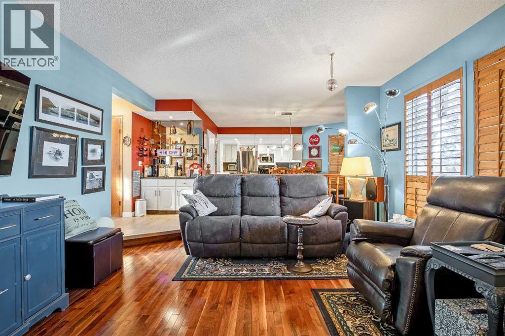 Single Family House for Sale in  Canter Place SW Canyon Meadows Calgary 