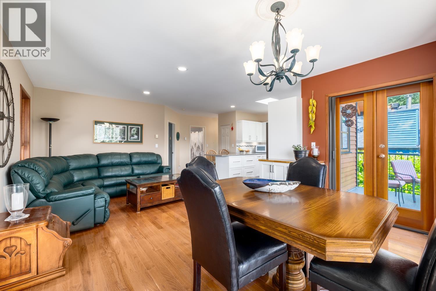 571 ROOCROFT LANE, Bowen Island