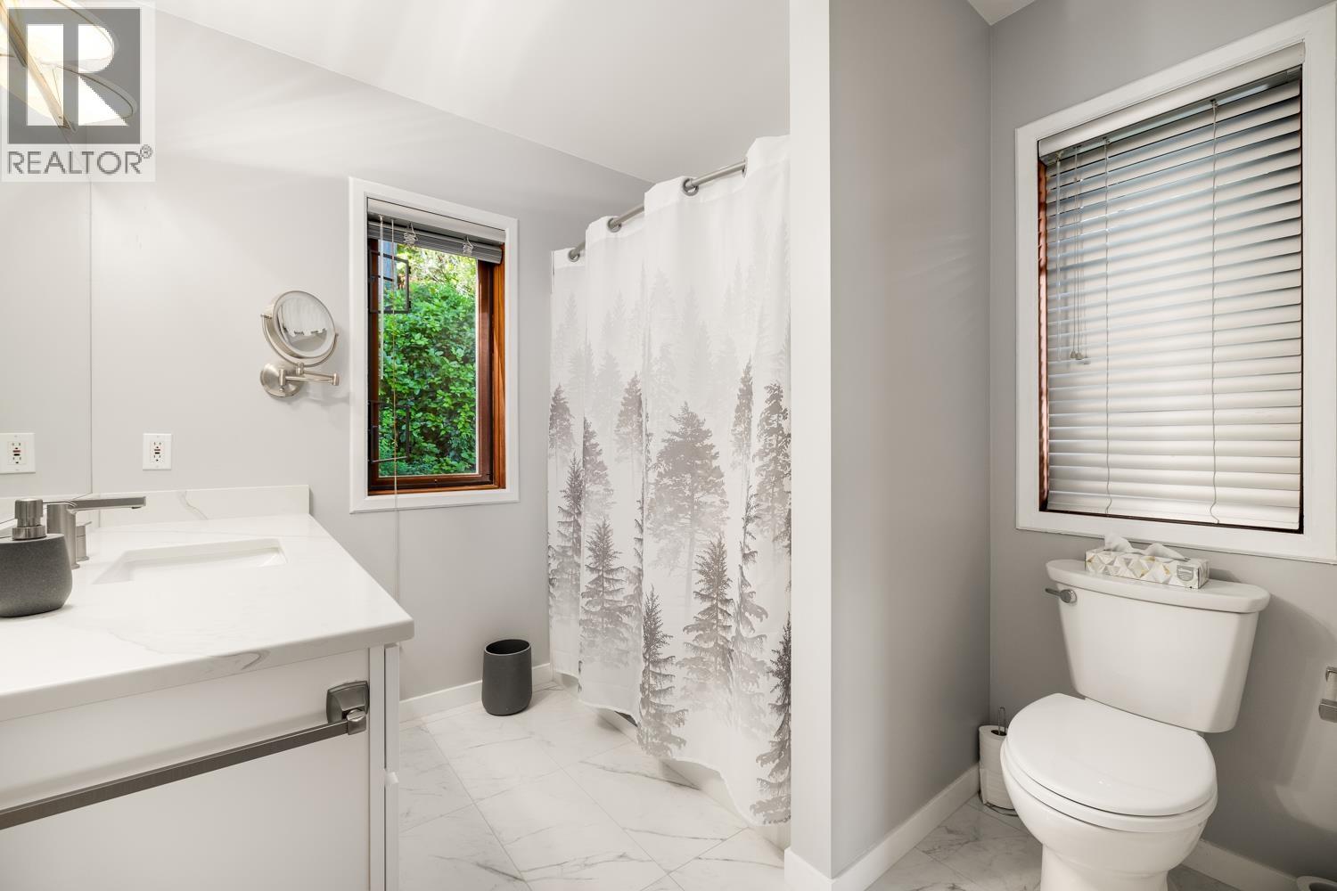 571 ROOCROFT LANE, Bowen Island