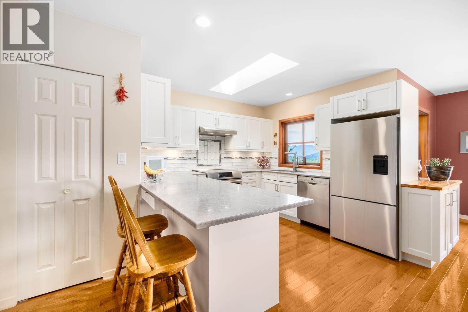 571 ROOCROFT LANE, Bowen Island