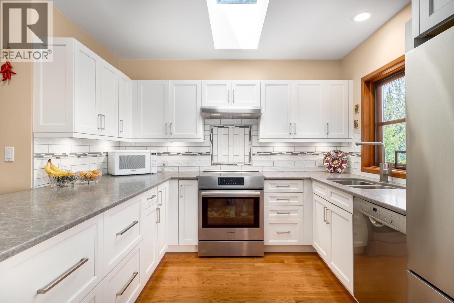 571 ROOCROFT LANE, Bowen Island