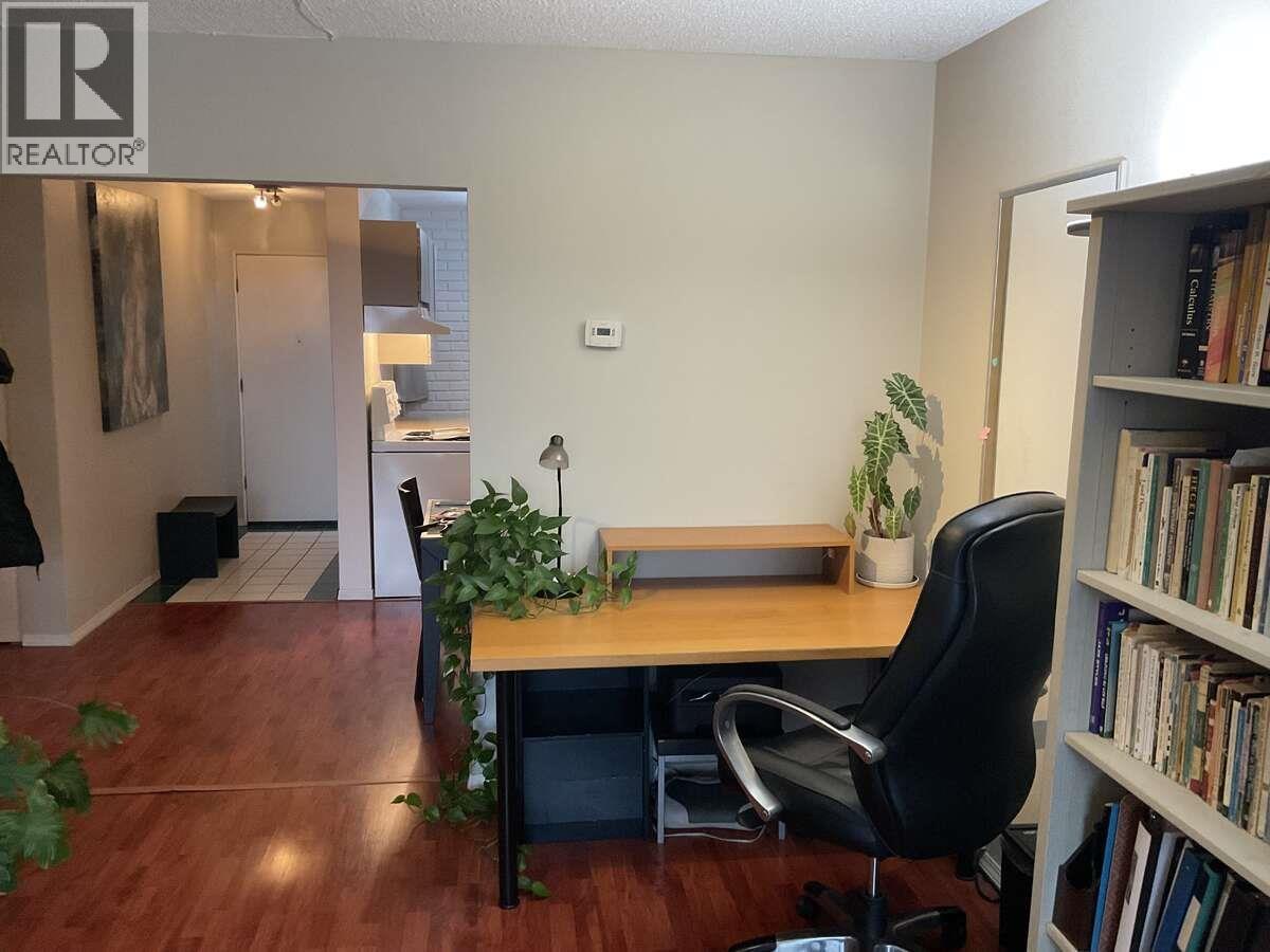 203 211 3RD Street - photo 2