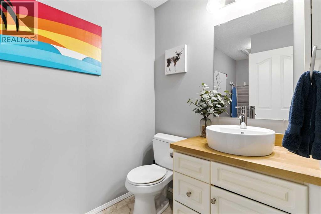 Single Family House Bi-level for Sale in    Street SW Killarney/Glengarry Calgary 