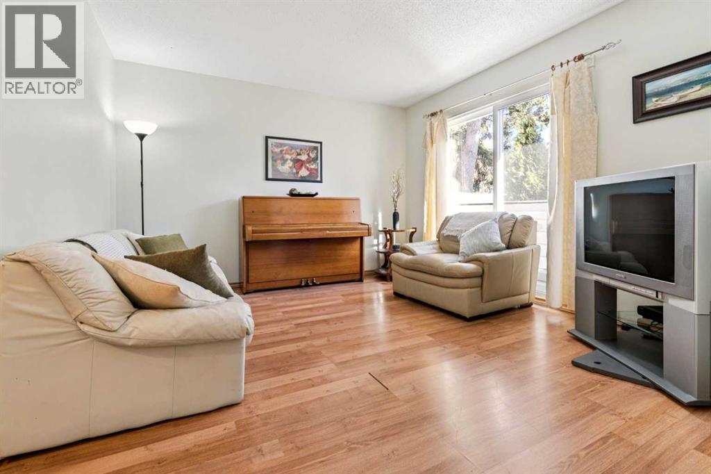 Single Family House for Sale in    Avenue SE Acadia Calgary 