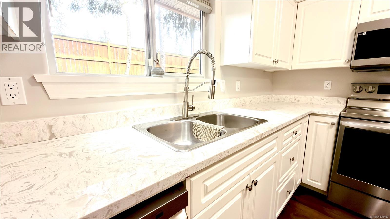 #9 290 CORFIELD ST S - 10