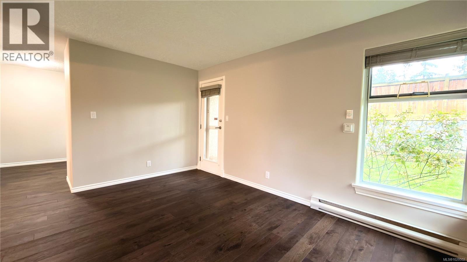 #9 290 CORFIELD ST S - Image 2