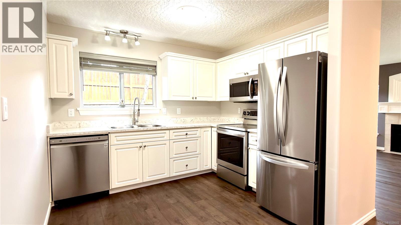 #9 290 CORFIELD ST S - 7