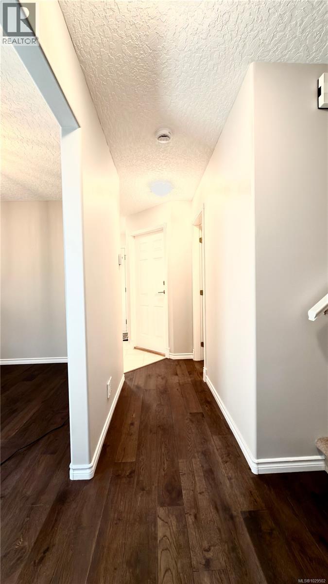 #9 290 CORFIELD ST S - 6