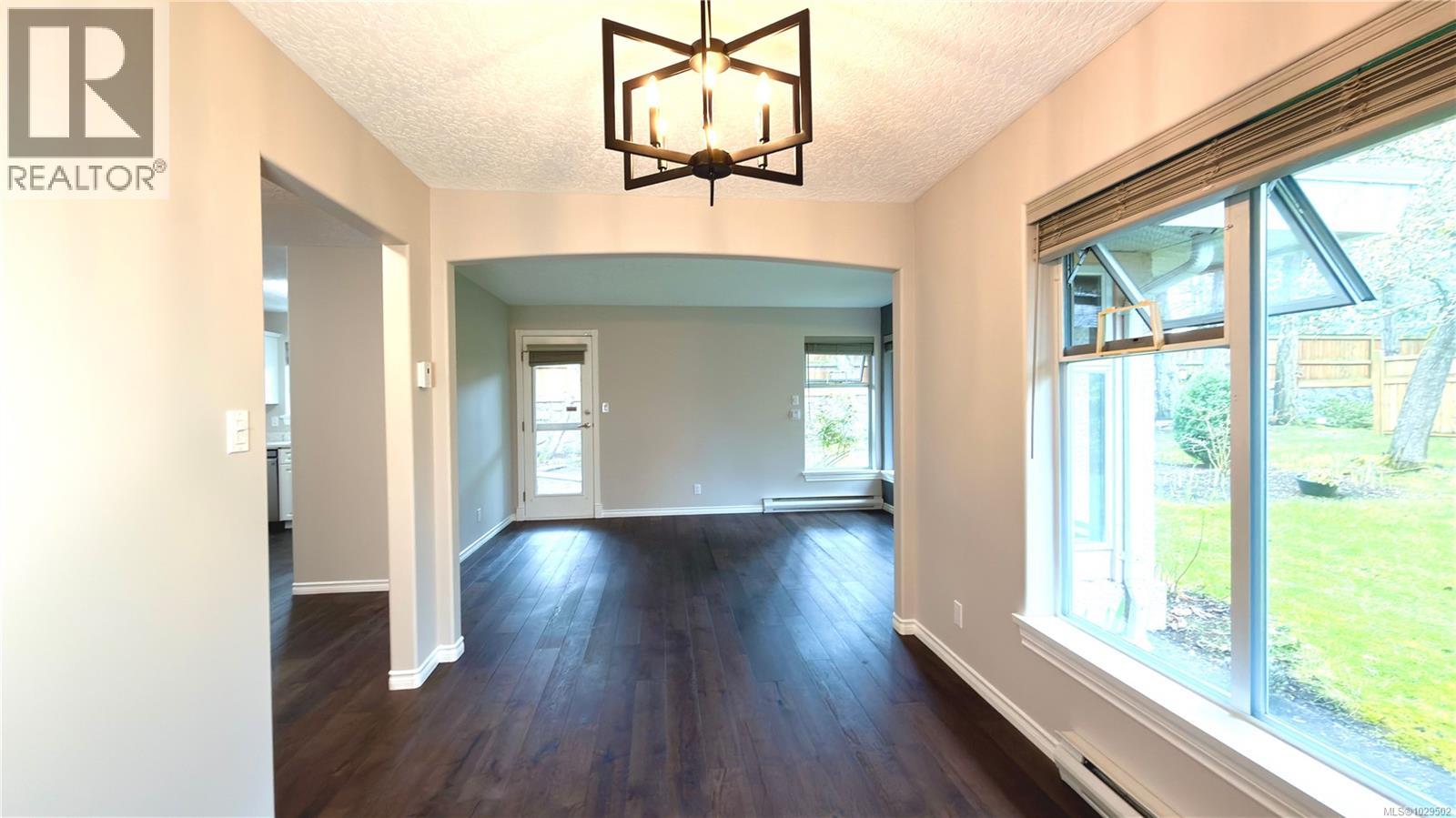 #9 290 CORFIELD ST S - 5