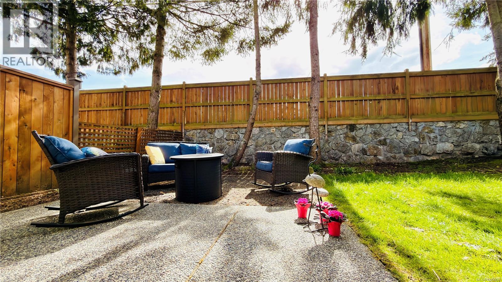 #9 290 CORFIELD ST S - 28