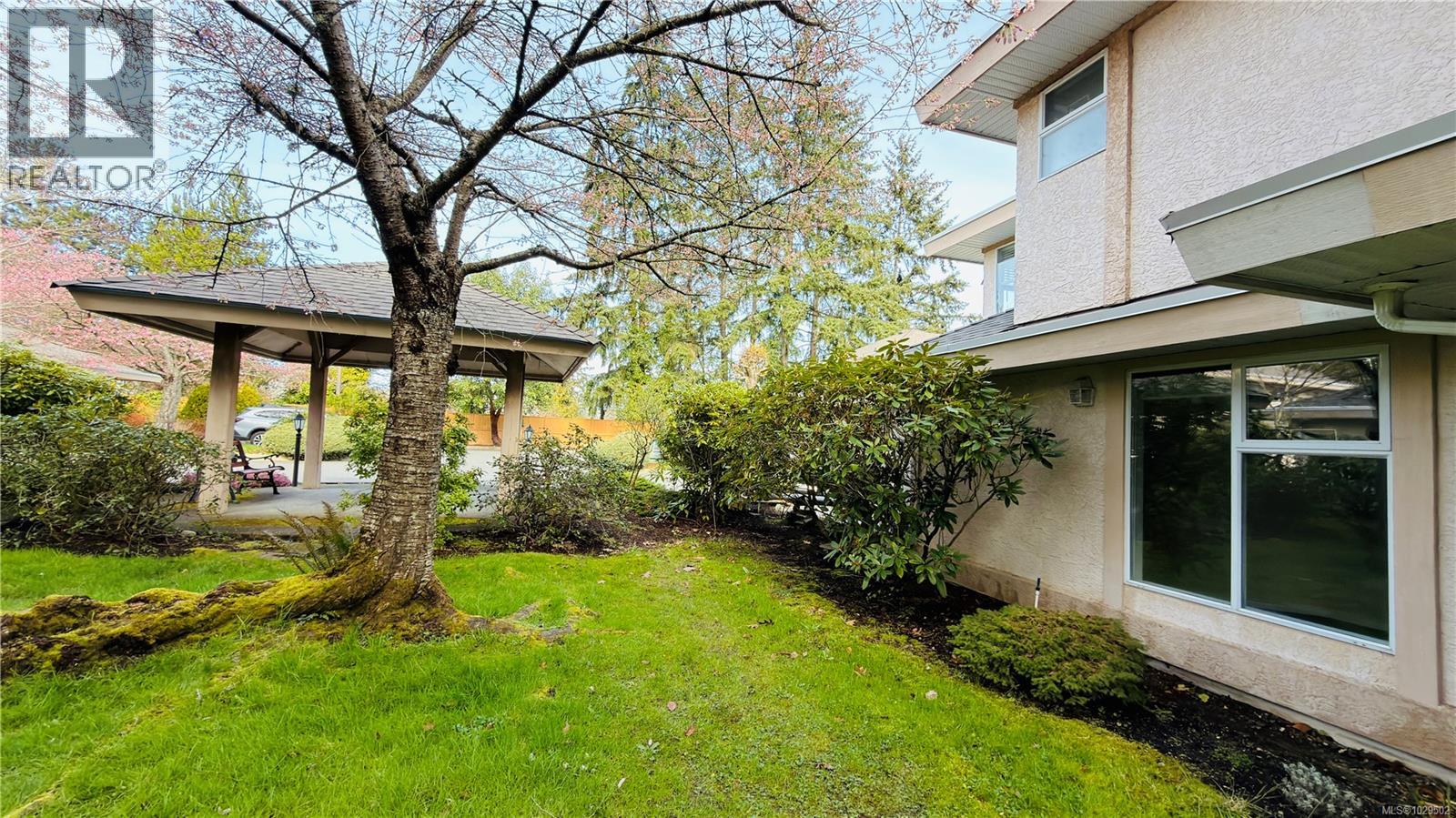 #9 290 CORFIELD ST S - 26