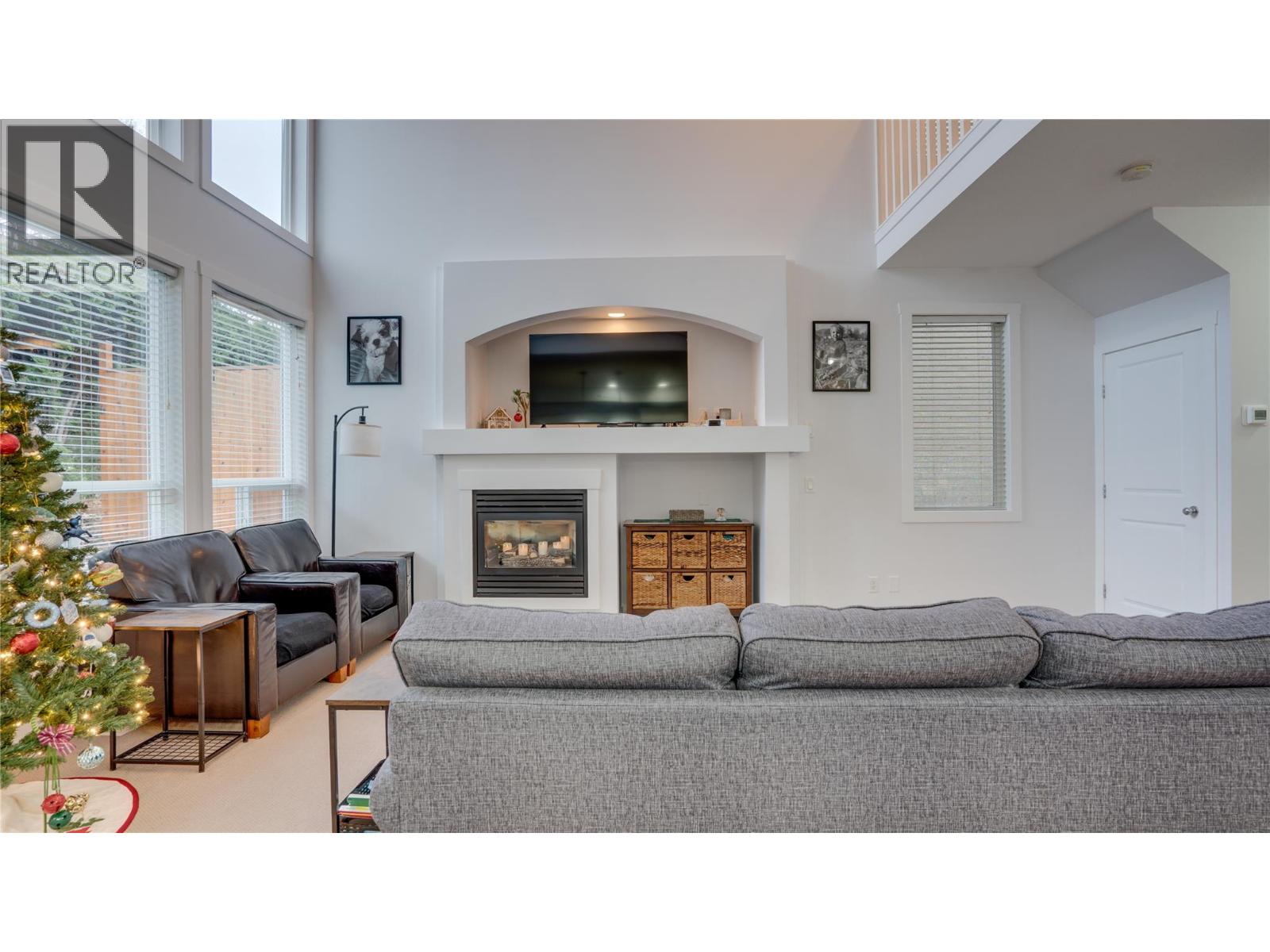 #3 671 24 STREET NE - 11