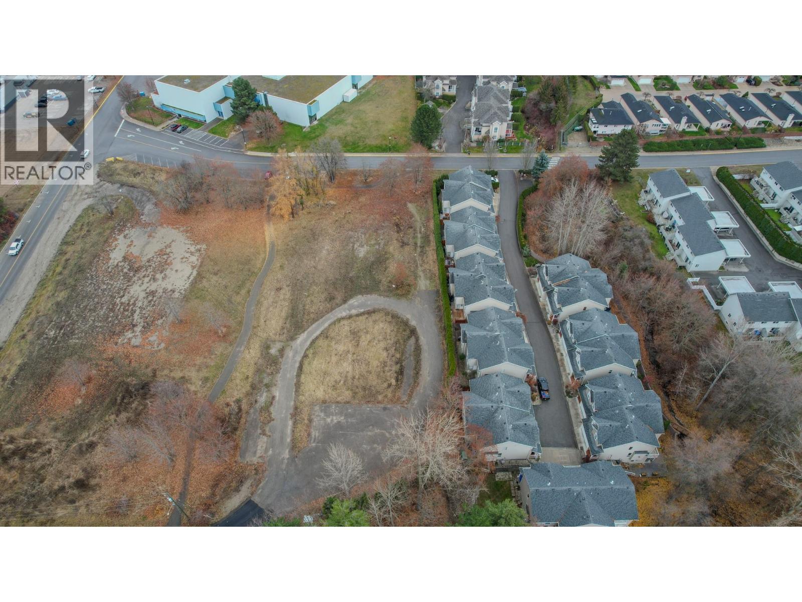 #3 671 24 STREET NE - 44