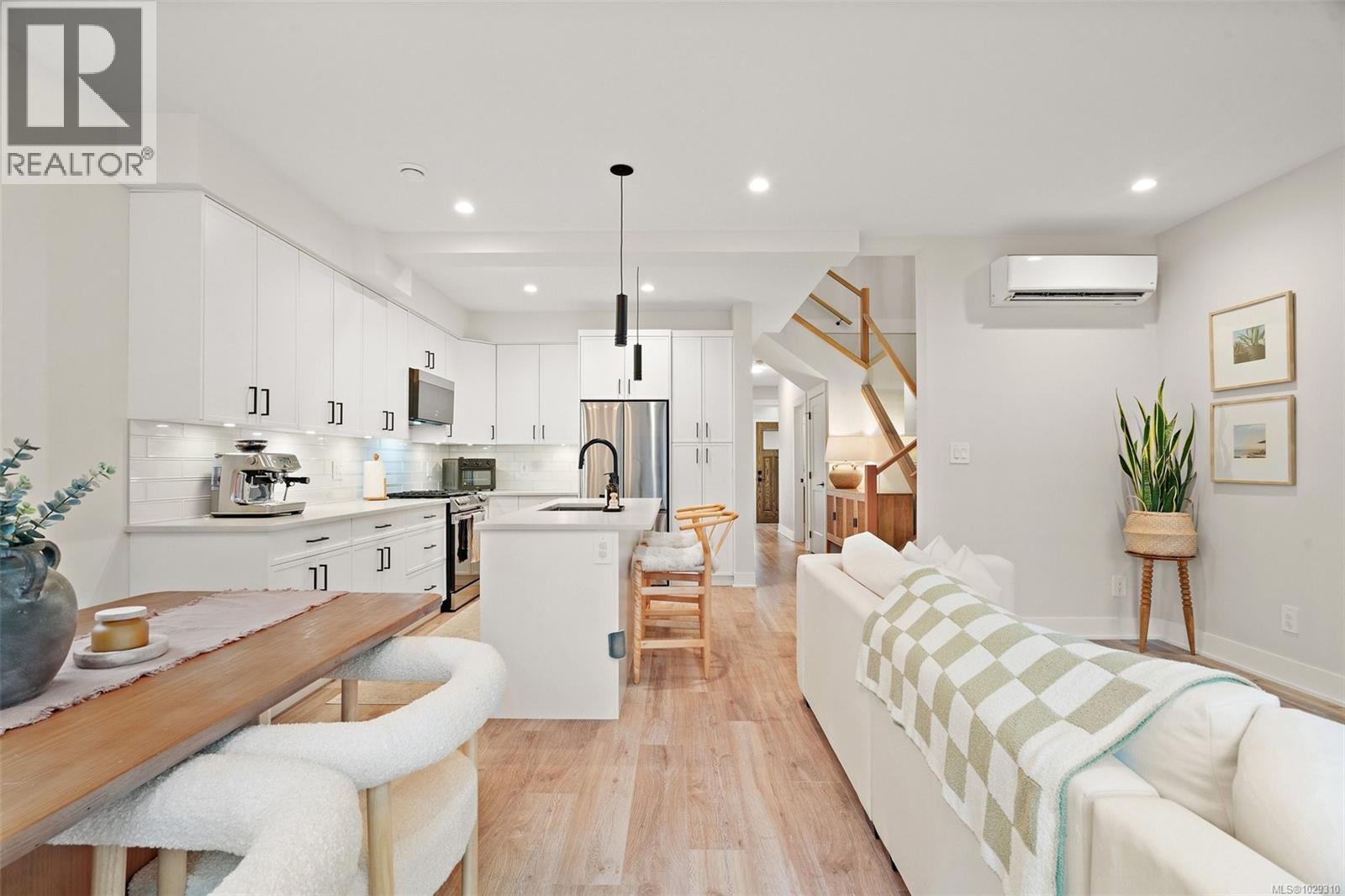  1109 Moonstone Loop, Langford