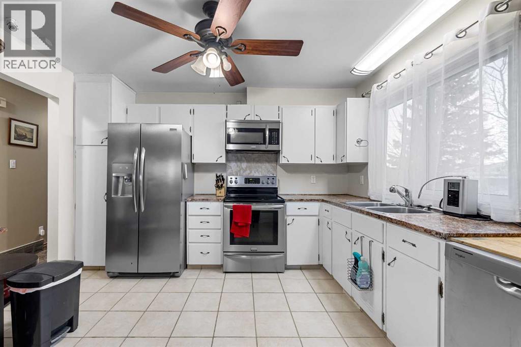 Single Family House Bi-level for Sale in  Hunterdale Place NW Huntington Hills Calgary 