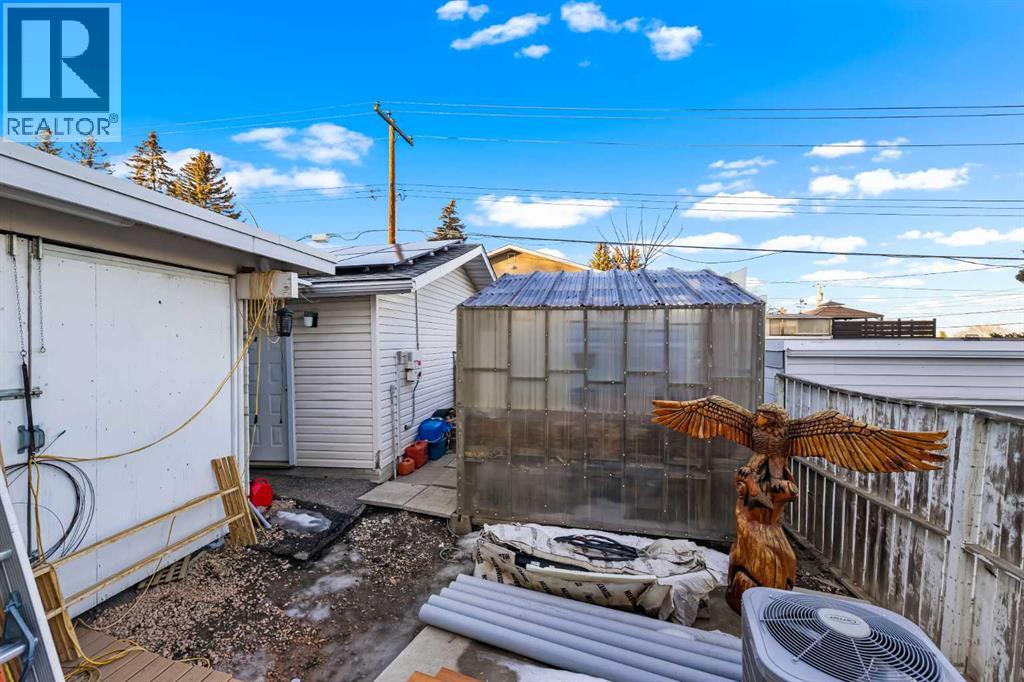 Single Family House Bi-level for Sale in  Hunterdale Place NW Huntington Hills Calgary 