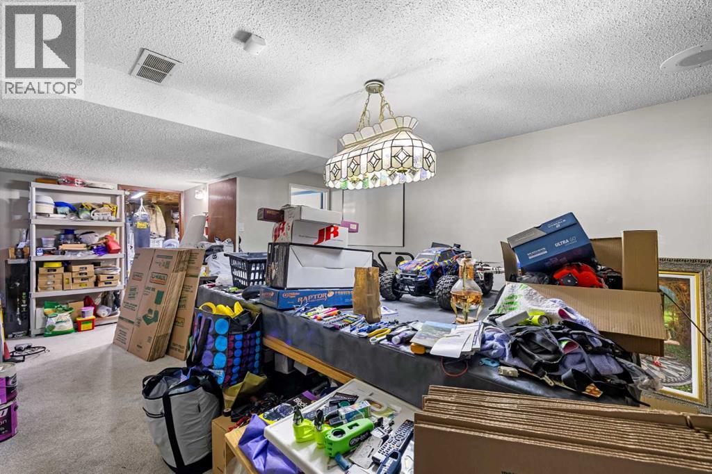 Single Family House Bi-level for Sale in  Hunterdale Place NW Huntington Hills Calgary 