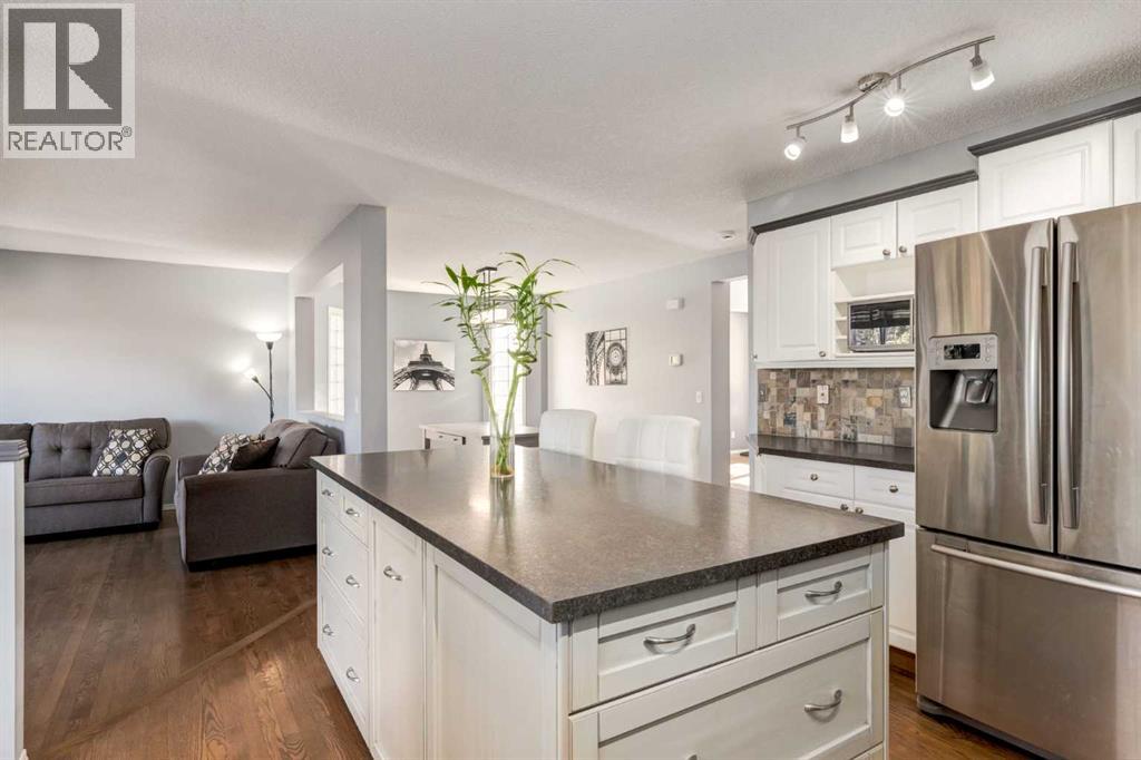 Single Family House for Sale in  Douglas Ridge Place SE Douglasdale/Glen Calgary 